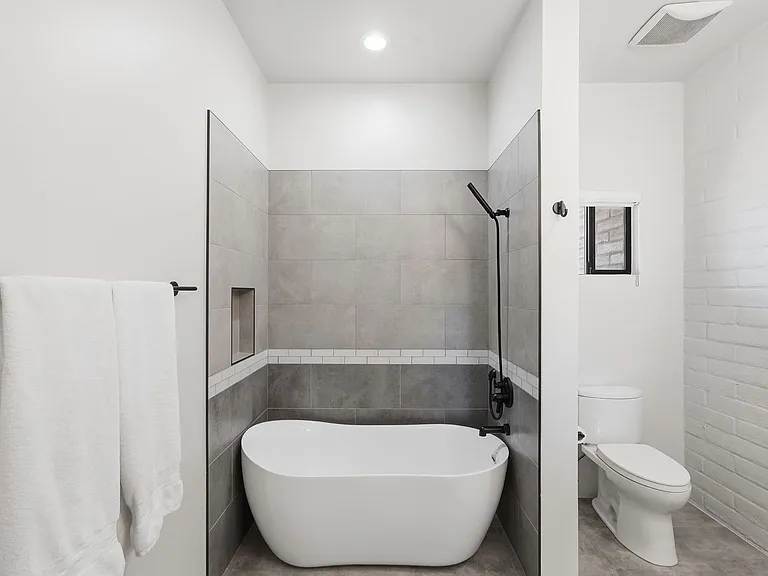 3225 E 3rd St — Photo 30