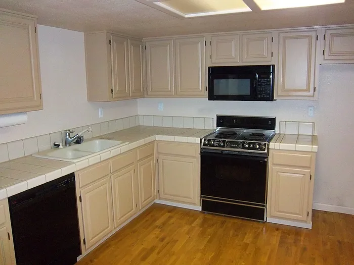 2166 University Park Dr — Photo 2