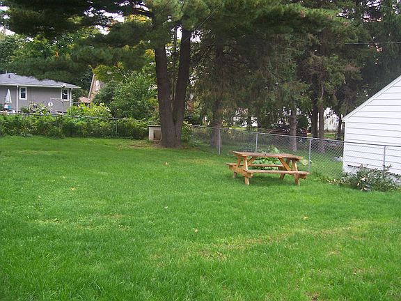 4th image of 328 N 10th Ave