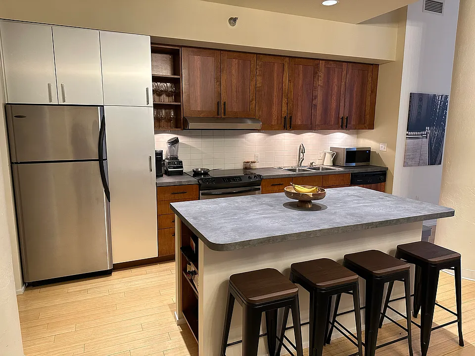 930 Penn Ave #4C