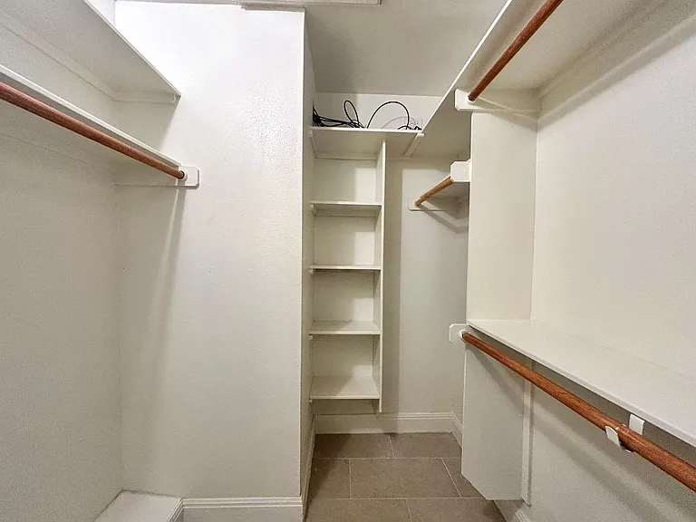 9108 Balcones Club Dr — Photo 18