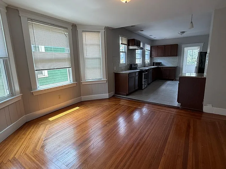 552 Central Ave — Photo 2