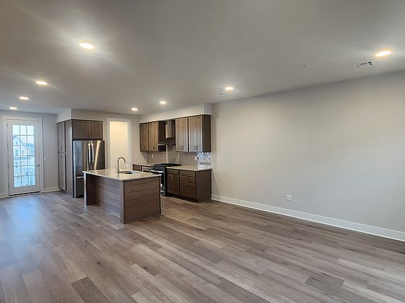 4th image of 4109 Leroy Dr