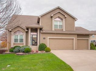 1605 SW Twincreek Pl, Blue Springs, MO 64015