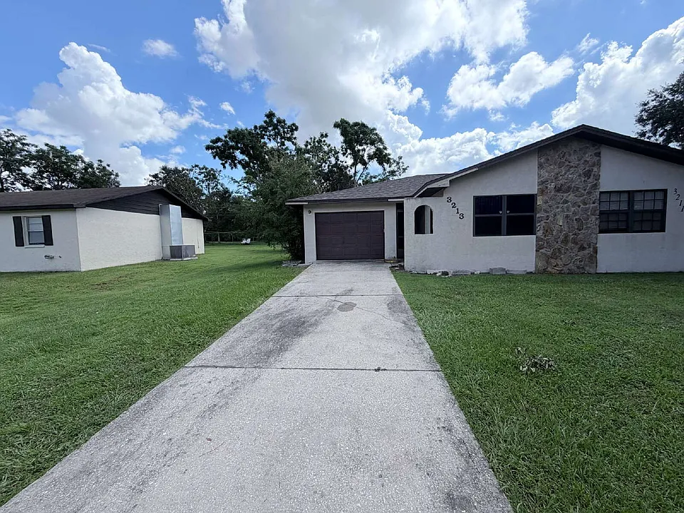 3213 Julia Ct