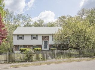27 Davey Ln, Wakefield, MA 01880