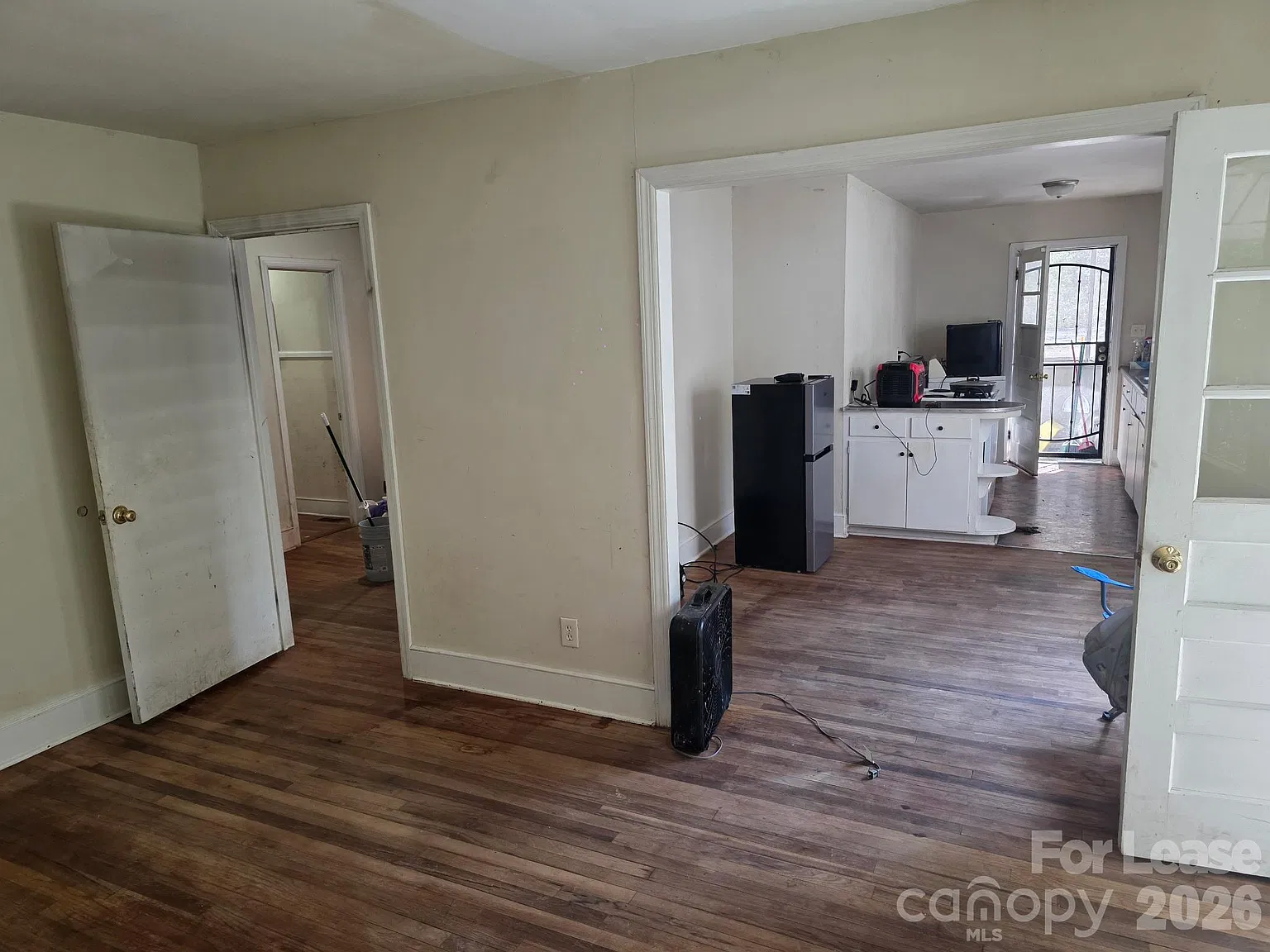 3 bed, 1.0 bath, 1000 sqft, $1,250 — Photo 4