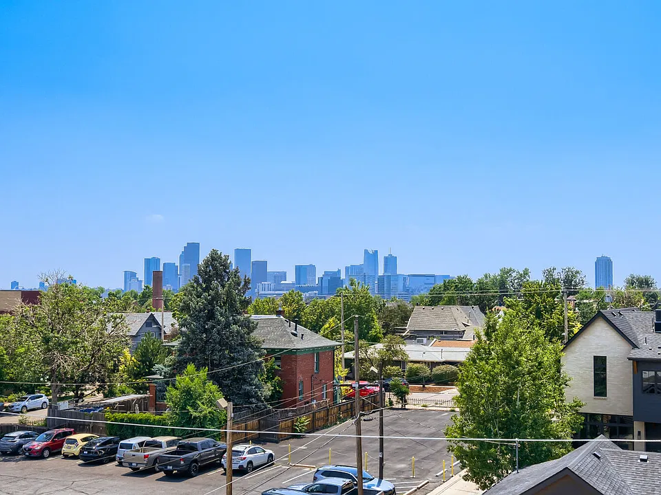 1922 W 38th Ave