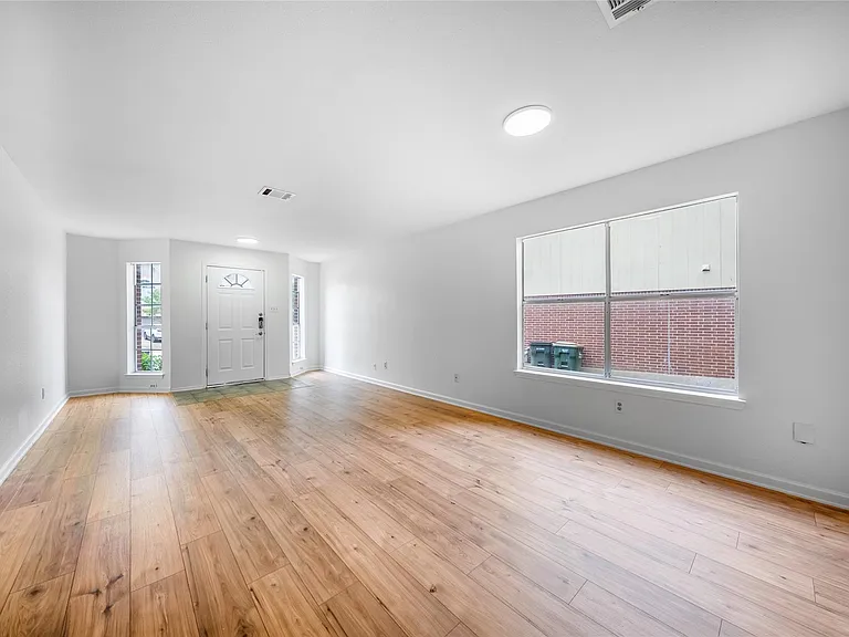 13701 Cambourne Dr — Photo 6