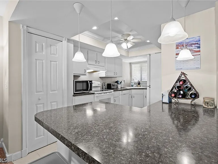 1203 SW 48th Ter #201 — Photo 10