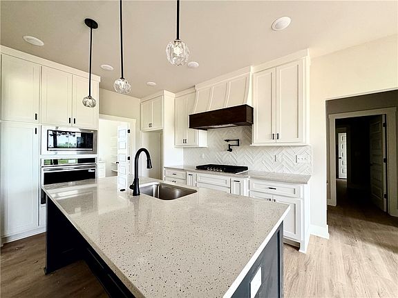 3rd image of 2104 Taylor Orchard Rd