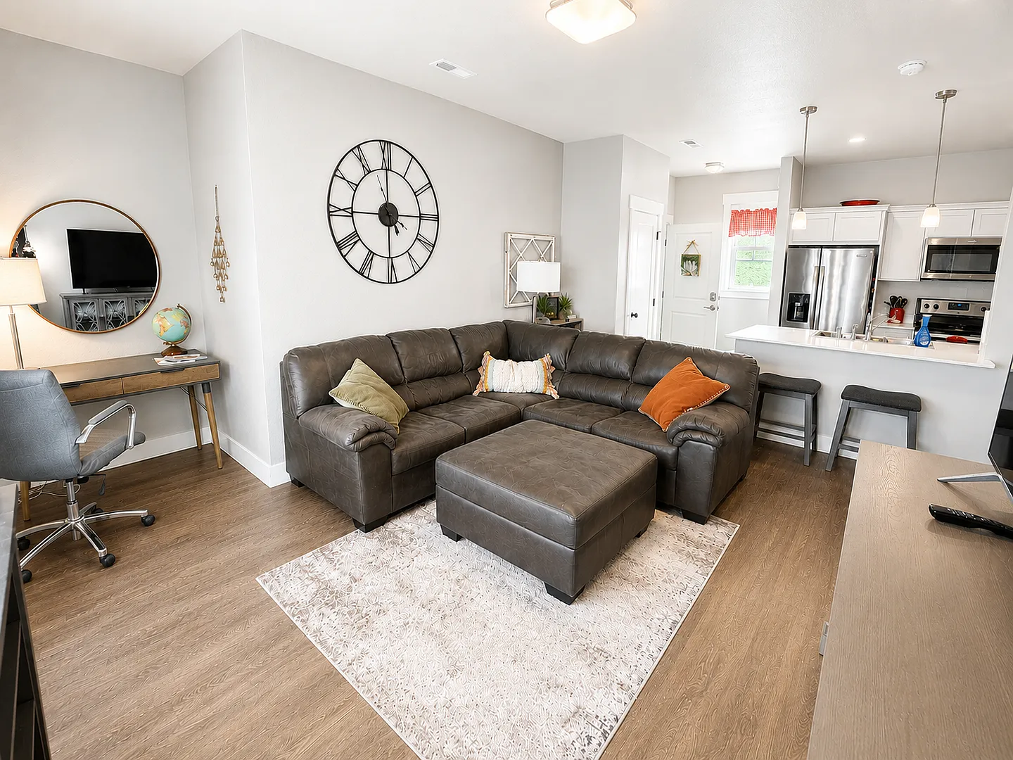 Furnished One Bed In Annafeld — Photo 1