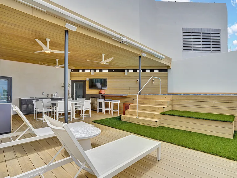 Private terrace:pool, bbq, bath and lounge area