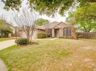 501 Oakbrook Dr, Burleson, TX 76028