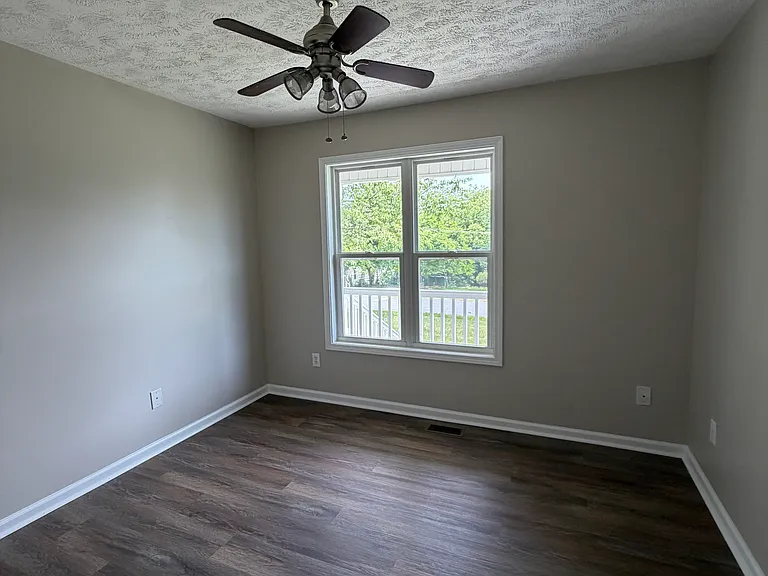202 Pulliam St — Photo 15