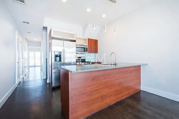 Sold by Brick&Mortar | media 11