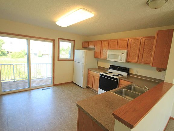 4th image of 4824 Elm Dr N Unit 3