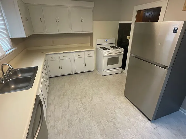 1217 N College Ave — Photo 13