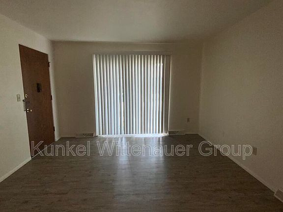 2nd image of 815-24 Laurel St