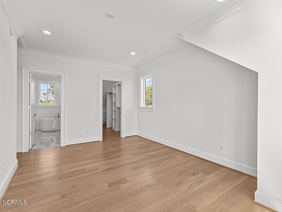 4th image of 4749 S South Shore Dr Drive