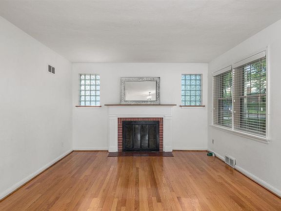 3rd image of 1024 Chelsea Ave