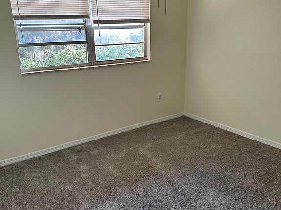 5th image of 940 S Lakeshore Way #B23
