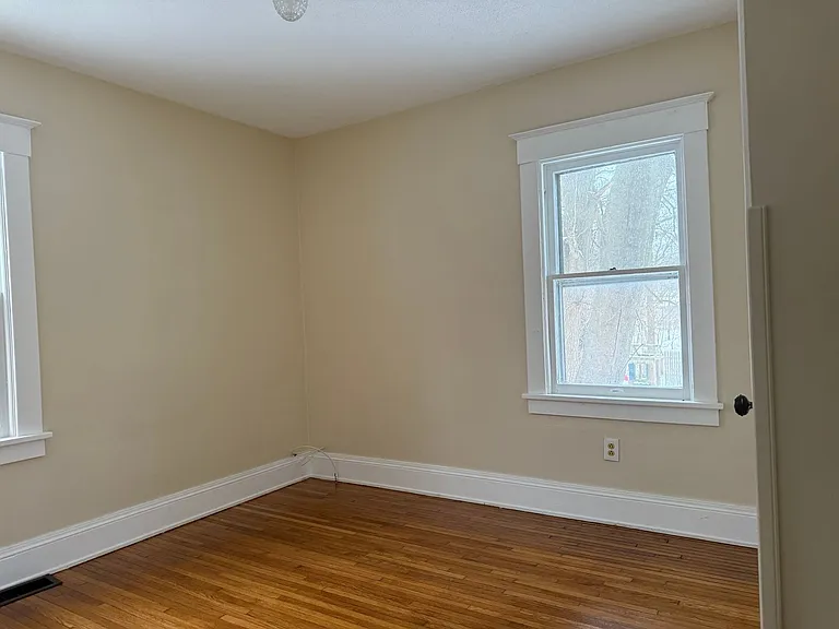 127 W Main St — Photo 34