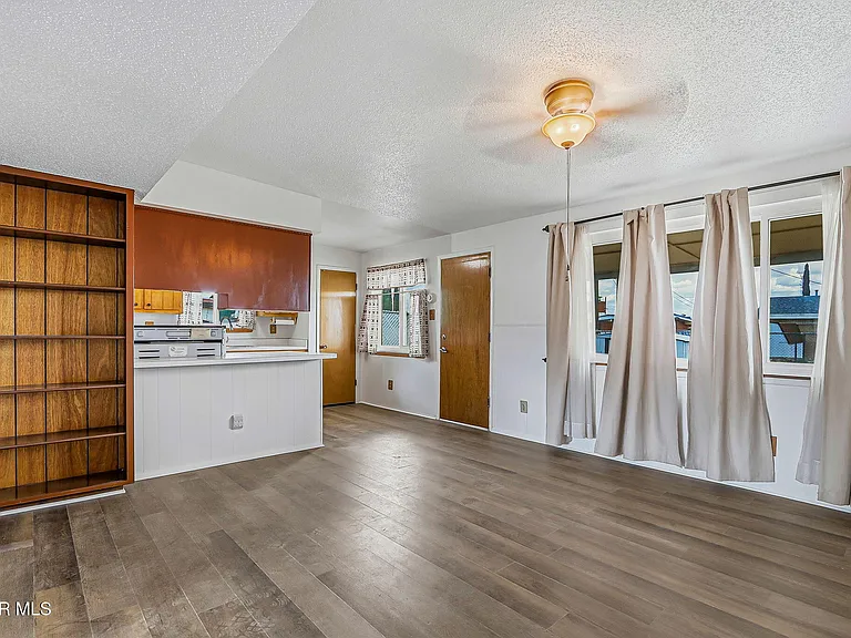 10520 Champlain St — Photo 8