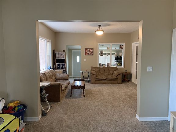3rd image of 520 W 2nd St