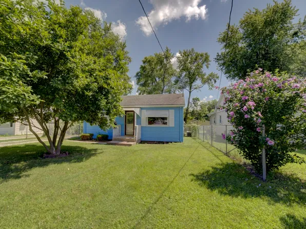 525 E Hickory St, Watseka, IL 60970
