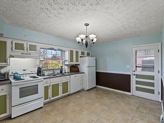 5th image of 515 Hickory Hill Dr
