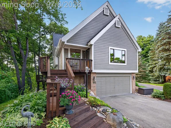 5569 Northcrest Ct, Clarkston, MI 48346