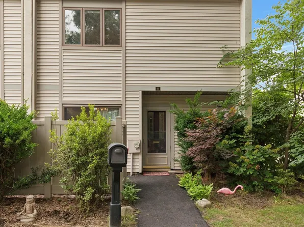 31 Twin Brooks Dr #31E, Willow Grove, PA 19090