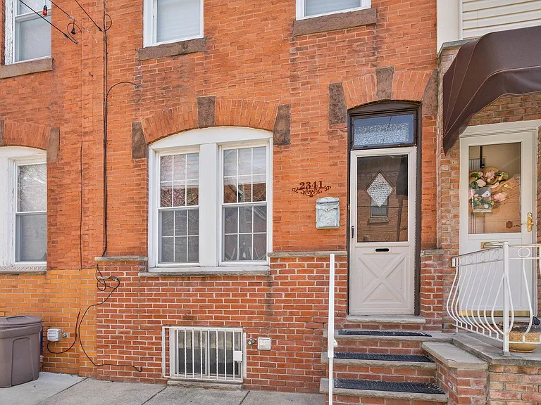 2341 S Woodstock St — Photo 22