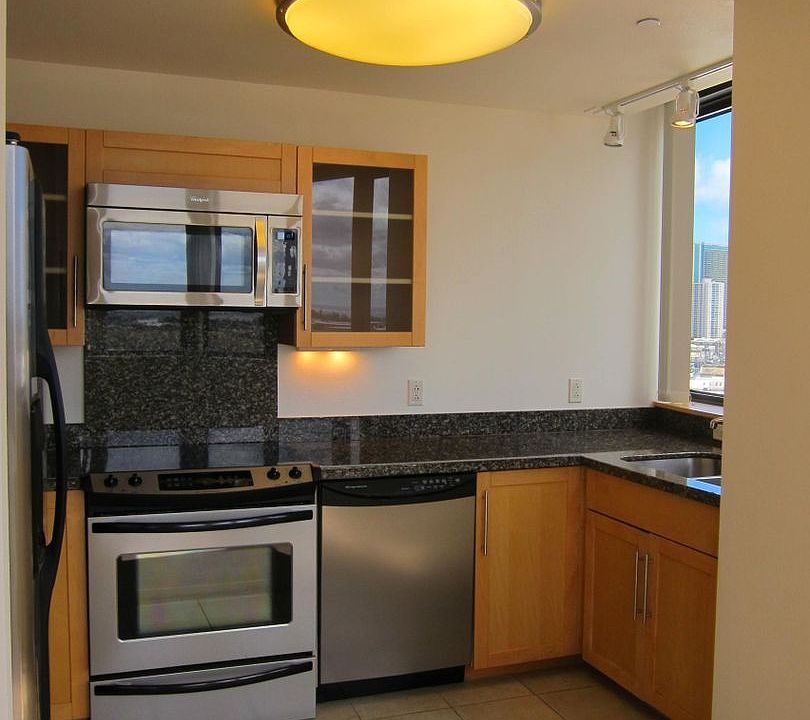 1st image of 600 Queen St APT 1110
