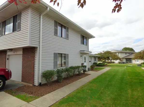 218 Wapoos Ct, Schaumburg, IL 60194