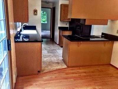 4th image of 7058 Bayview Dr SE