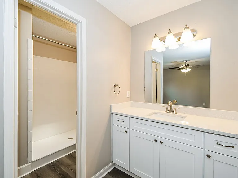 3303 Hampstead Dr — Photo 10