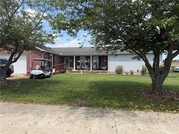 63 Greenway Dr, Point Pleasant, WV 25550