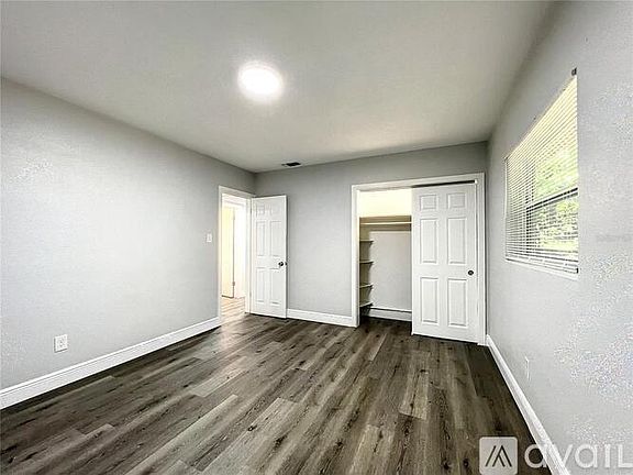 2nd image of 915 NE 13th Ave