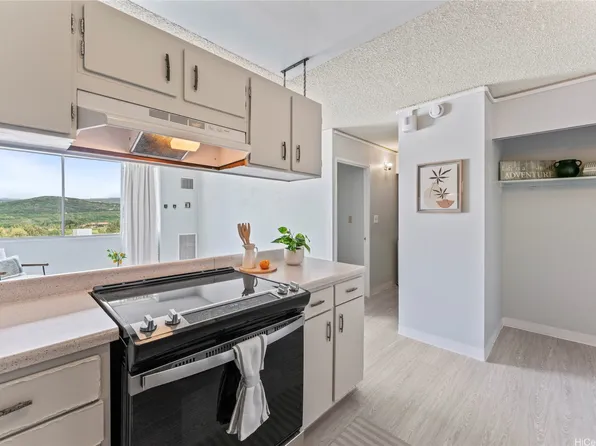 3045 Ala Napuaa Pl APT 717, Honolulu, HI 96818