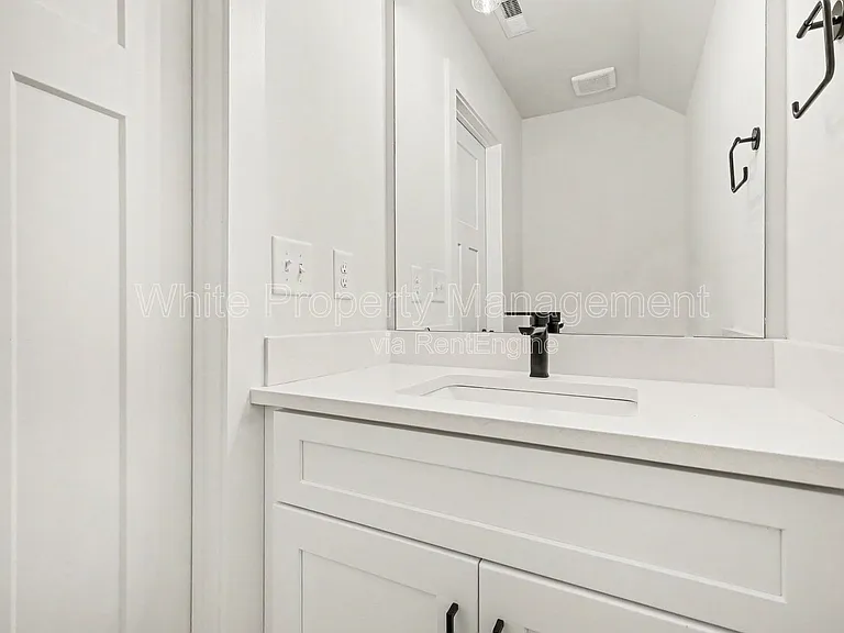 2146 N Graham St — Photo 19
