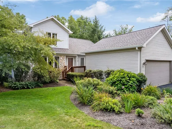 509 Dogwood Ln, Chagrin Falls, OH 44023