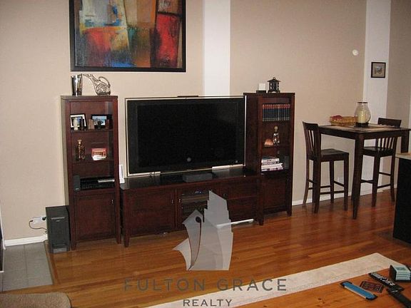 5th image of 1760 W Wrightwood Ave APT 310