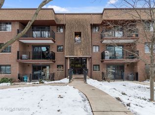 410 Melrose Ave APT 101, Glen Ellyn, IL 60137