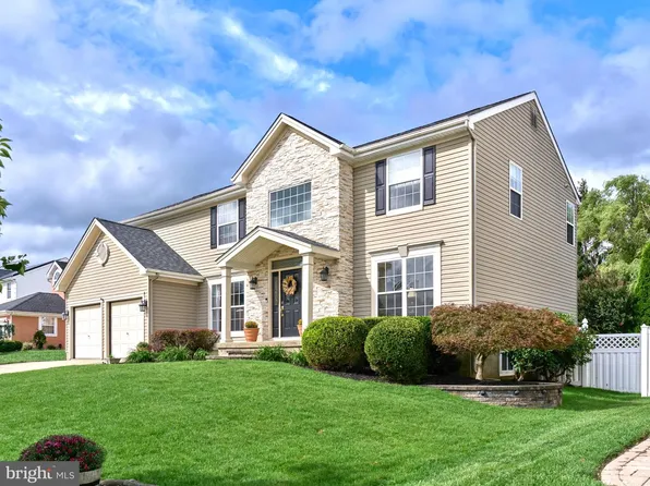 4 Madison Ct, Marlton, NJ 08053