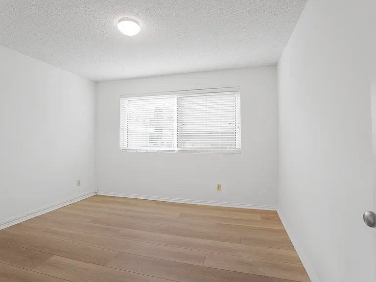 930 3rd St #107 — Photo 17