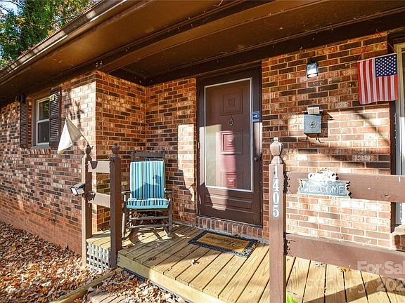 3rd image of 1405 Forest Park Dr