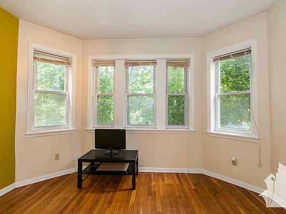 4th image of 1524 N Artesian Ave APT 2A