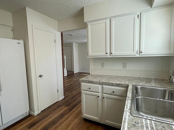 5th image of 1046 Bross St